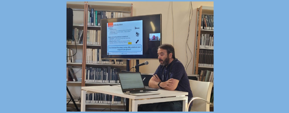 Xavier del Toro, professor at the university of Castilla-La Mancha presenting with a monitor screen to his left