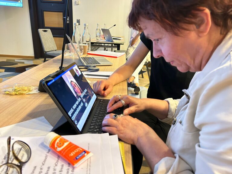 Sanja Tarczay, WFDB President, tests the eCtouch App